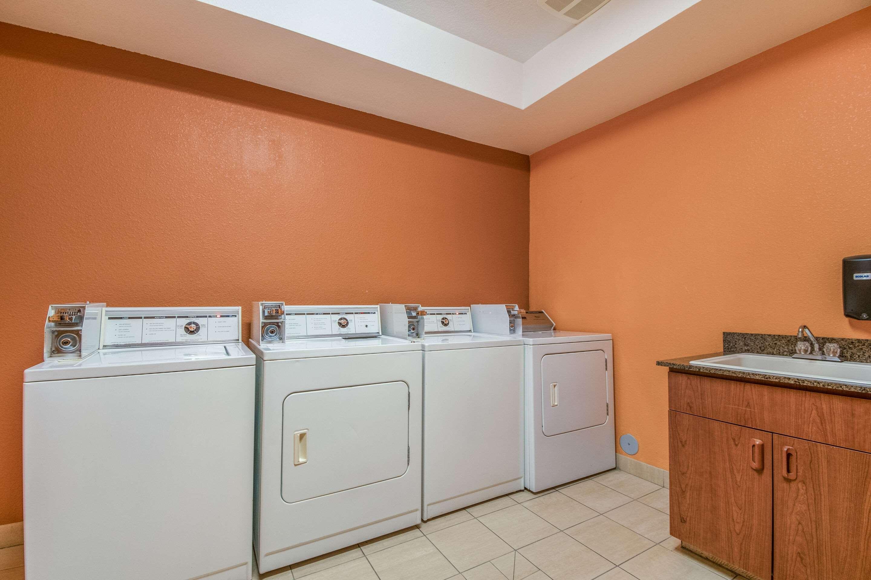 Quality Inn Gresham Bagian luar foto