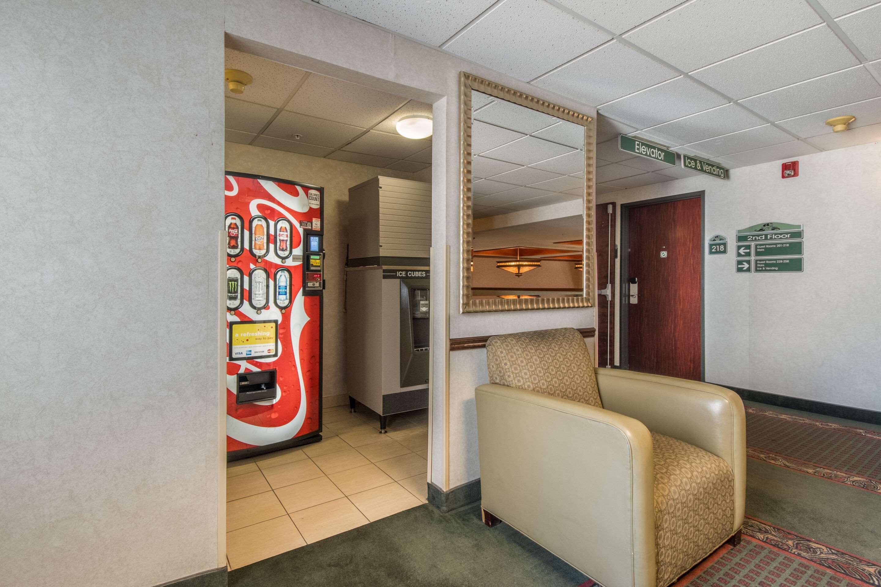 Quality Inn Gresham Bagian luar foto